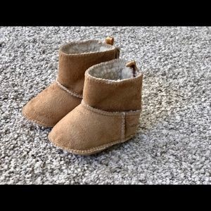 New Gap baby booties 0-3 months